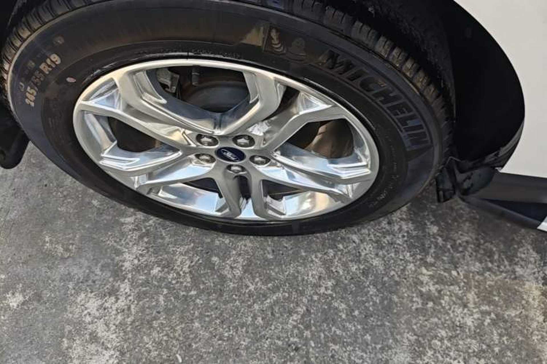 Used Ford Edge 2018 EcoBoost 245 Two-Wheel-Drive Titanium 7-Seater China V Standard Right Rear Wheel Hub