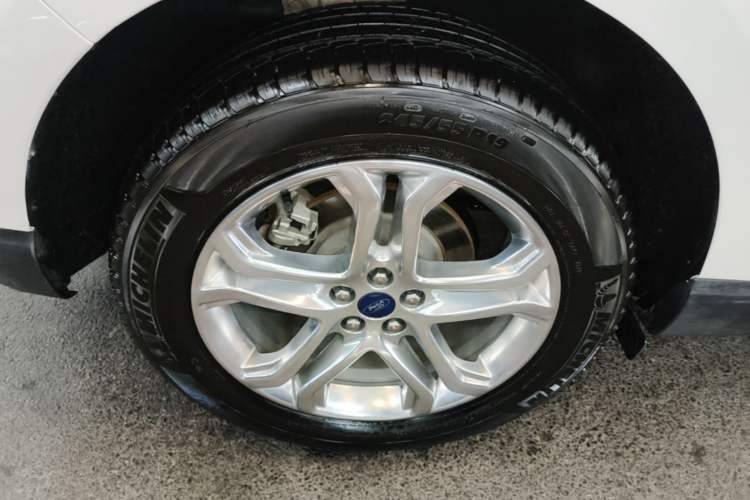 Used Ford Edge 2018 EcoBoost 245 Two-Wheel-Drive Titanium 7-Seater China V Standard Right Rear Wheel Hub
