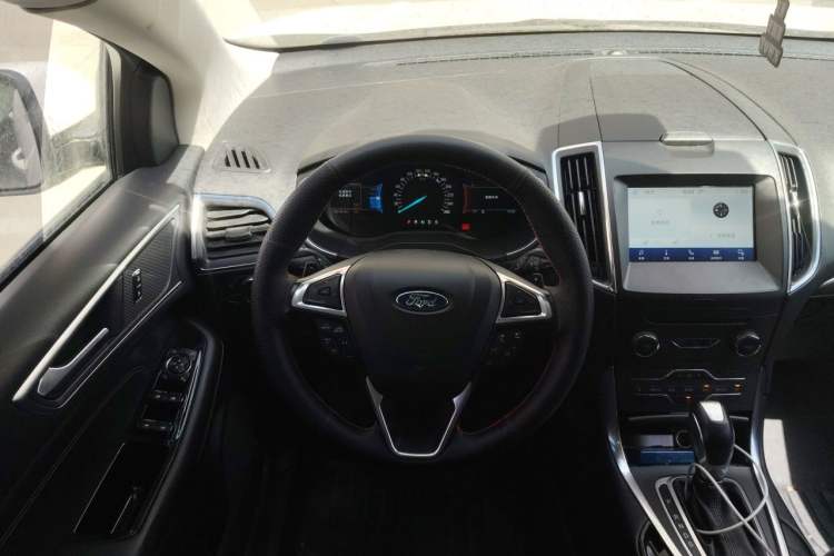 Used Ford Edge 2018 EcoBoost 245 Two-Wheel-Drive Titanium 7-Seater China V Standard Steering Wheel