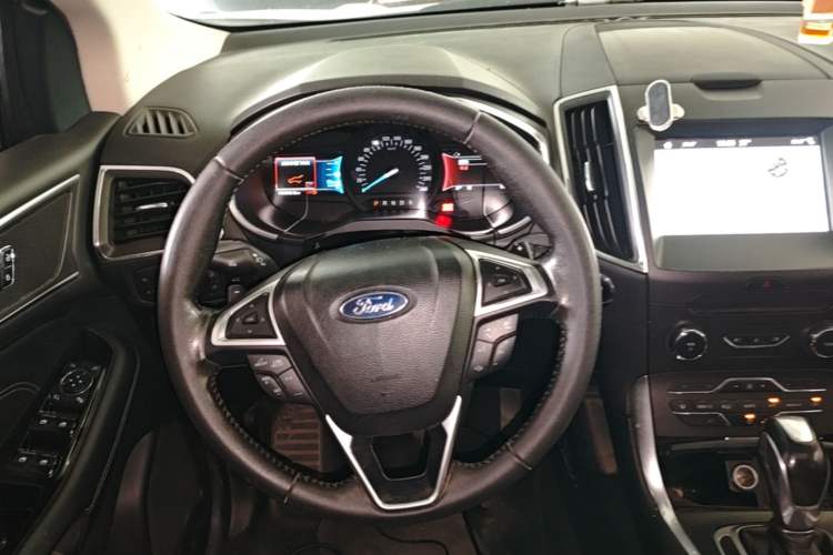 Used Ford Edge 2018 EcoBoost 245 Two-Wheel-Drive Titanium 7-Seater China V Standard Steering Wheel