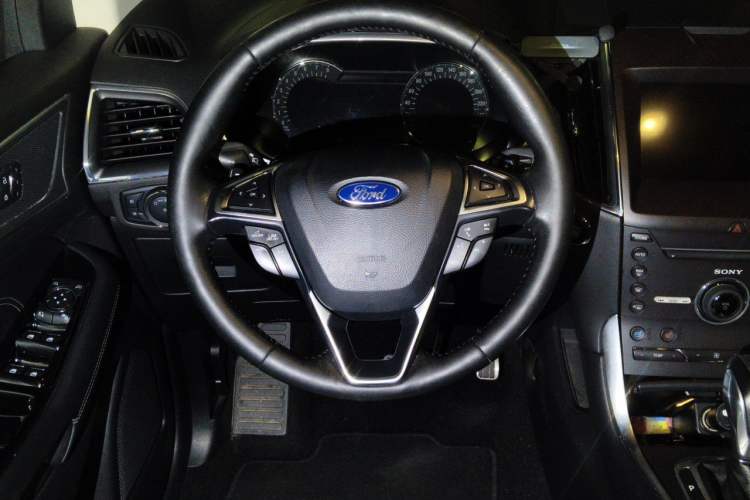 Used Ford Edge 2018 EcoBoost 245 Four-Wheel Drive Titanium 7-Seater Steering Wheel