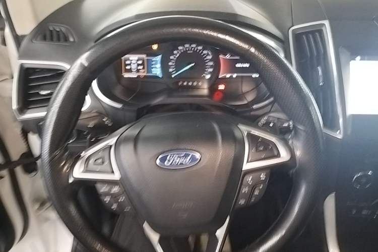Used Ford Edge 2018 EcoBoost 245 Two-Wheel-Drive Titanium 7-Seater China V Standard Steering Wheel