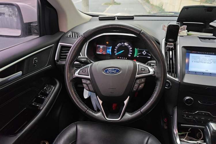 Used Ford Edge 2018 EcoBoost 245 Four-Wheel Drive Titanium 7-Seater Steering Wheel
