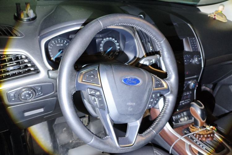 Used Ford Edge 2018 EcoBoost 245 Two-Wheel-Drive Platinum Edition 7-Seater China V Emission Standard Steering Wheel