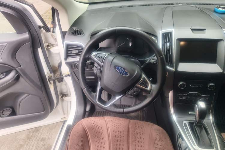 Used Ford Edge 2018 EcoBoost 245 Four-Wheel Drive Titanium 7-Seater Steering Wheel