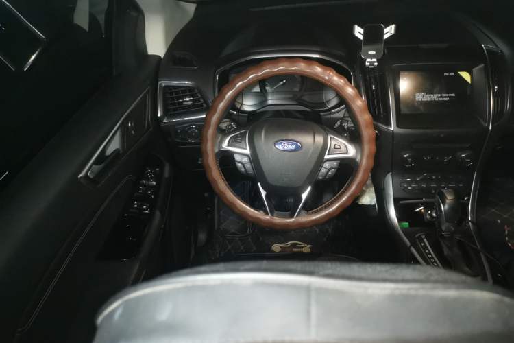 Used Ford Edge 2018 EcoBoost 245 Two-Wheel-Drive Titanium 7-Seater China V Standard Steering Wheel
