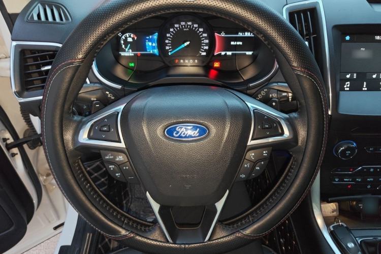 Used Ford Edge 2018 EcoBoost 245 Two-Wheel-Drive Titanium 7-Seater China V Standard Steering Wheel