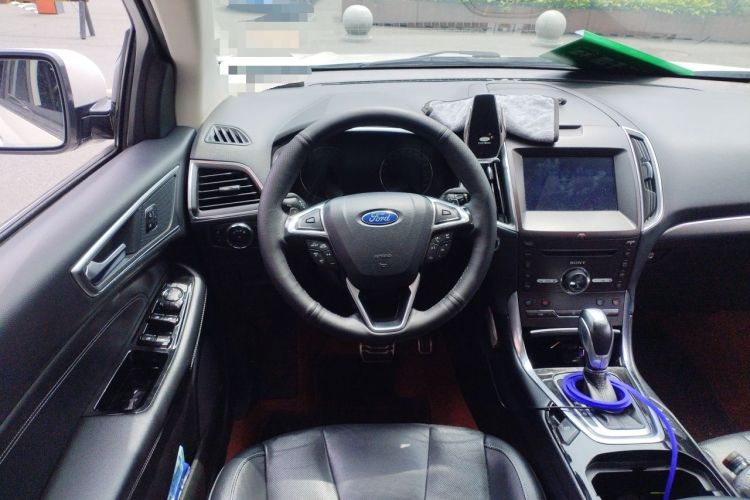 Used Ford Edge 2018 EcoBoost 245 Four-Wheel Drive Titanium 7-Seater Steering Wheel