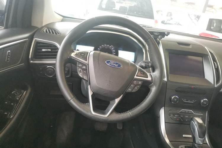Used Ford Edge 2018 EcoBoost 245 Two-Wheel-Drive Titanium 7-Seater China V Standard Steering Wheel