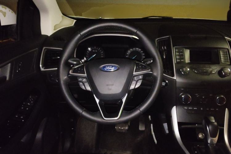 Used Ford Edge 2018 EcoBoost 245 Two-Wheel-Drive Platinum Edition 5 Seats Steering Wheel