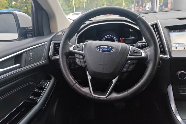 Used Ford Edge 2018 EcoBoost 245 Two-Wheel-Drive Titanium 7-Seater China VI Standard Steering Wheel