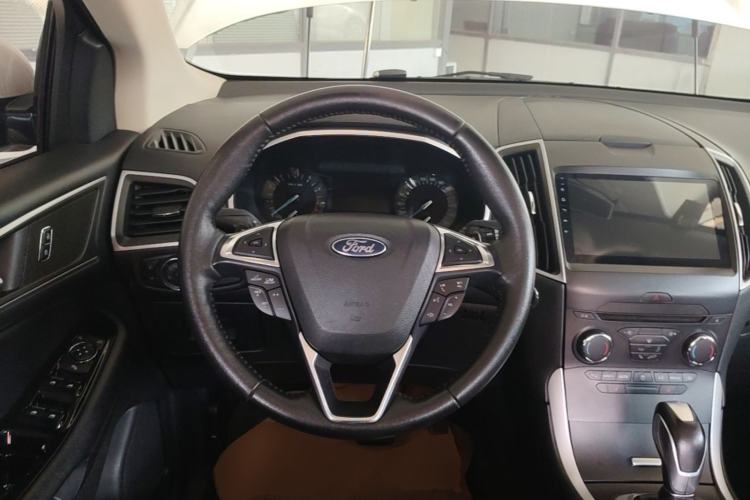 Used Ford Edge 2018 EcoBoost 245 Two-Wheel-Drive Platinum Edition 5 Seats Steering Wheel