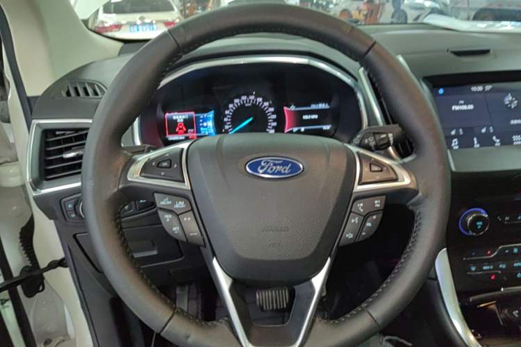 Used Ford Edge 2018 EcoBoost 245 Two-Wheel-Drive Titanium 7-Seater China VI Standard Steering Wheel