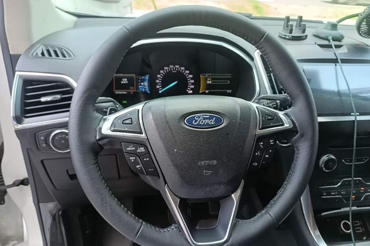 Used Ford Edge 2018 EcoBoost 245 Two-Wheel-Drive Titanium 7-Seater China V Standard Steering Wheel