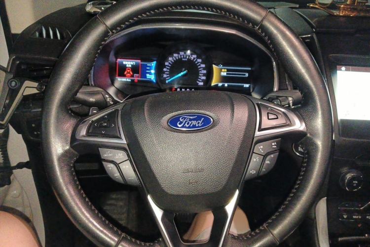 Used Ford Edge 2018 EcoBoost 245 Two-Wheel-Drive Titanium 7-Seater China V Standard Steering Wheel