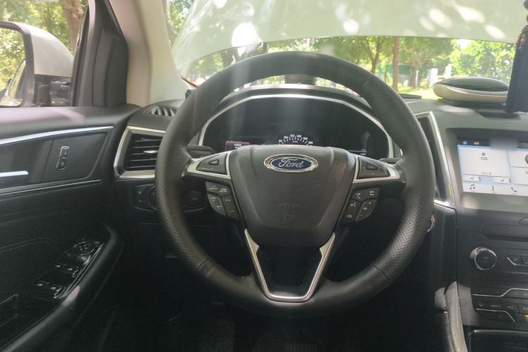 Used Ford Edge 2018 EcoBoost 245 Two-Wheel-Drive Titanium 7-Seater China V Standard Steering Wheel