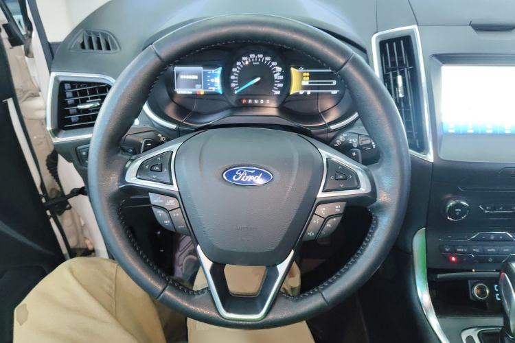 Used Ford Edge 2018 EcoBoost 245 Four-Wheel Drive Titanium 7-Seater Steering Wheel