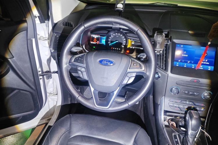 Used Ford Edge 2018 EcoBoost 245 Two-Wheel-Drive Titanium 7-Seater China V Standard Steering Wheel