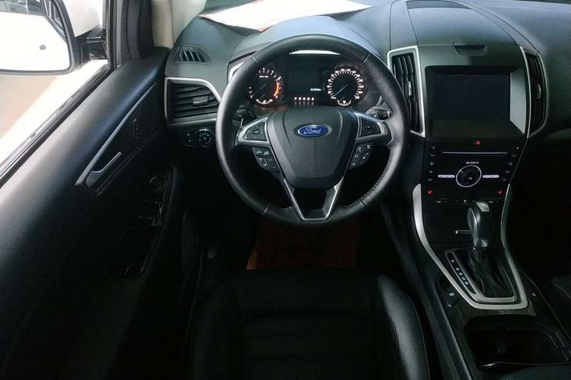 Used Ford Edge 2018 EcoBoost 245 Two-Wheel-Drive Platinum Edition 5 Seats Steering Wheel