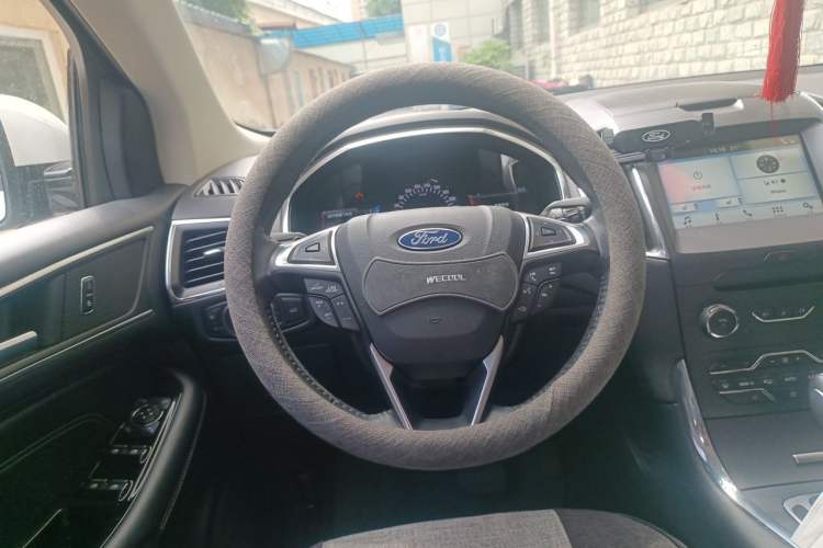 Used Ford Edge 2018 EcoBoost 245 Two-Wheel-Drive Titanium 7-Seater China V Standard Steering Wheel