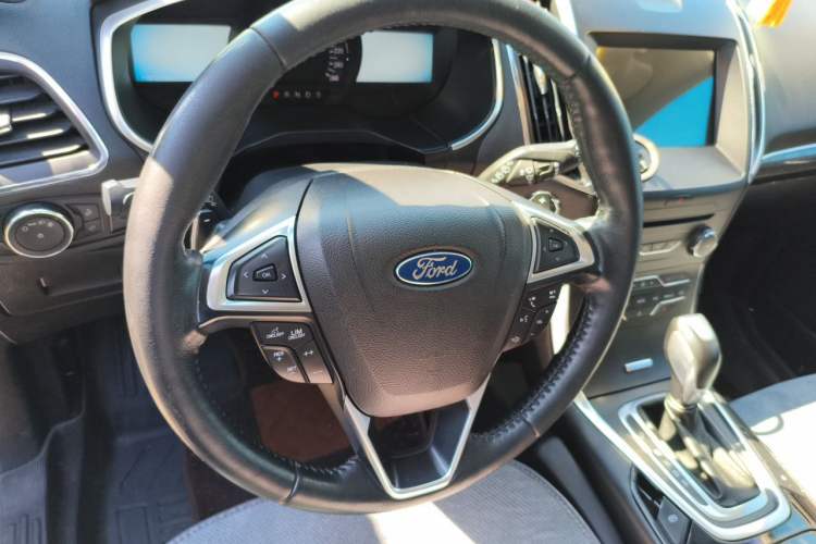 Used Ford Edge 2018 EcoBoost 245 Two-Wheel-Drive Titanium 7-Seater China V Standard Steering Wheel