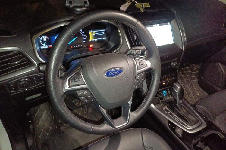 Used Ford Edge 2018 EcoBoost 245 Two-Wheel-Drive Titanium 7-Seater China V Standard Steering Wheel