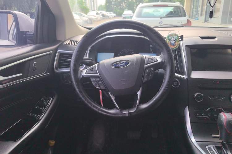 Used Ford Edge 2018 EcoBoost 245 Two-Wheel-Drive Titanium 7-Seater China V Standard Steering Wheel