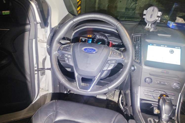 Used Ford Edge 2018 EcoBoost 245 Two-Wheel-Drive Titanium 7-Seater China V Standard Steering Wheel