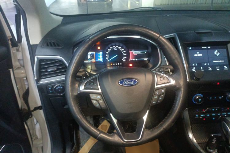 Used Ford Edge 2018 EcoBoost 245 Two-Wheel-Drive Sporty 7-Seater Steering Wheel