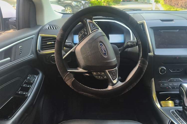 Used Ford Edge 2018 EcoBoost 245 Two-Wheel-Drive Titanium 7-Seater China V Standard Steering Wheel