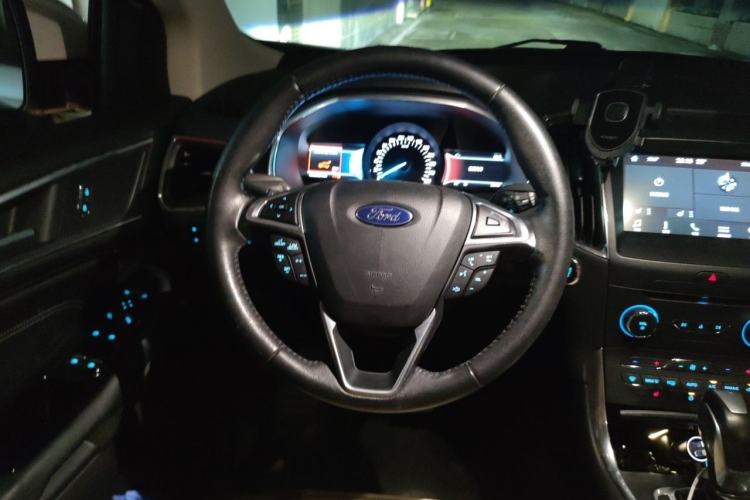 Used Ford Edge 2018 EcoBoost 245 Two-Wheel-Drive Titanium 7-Seater China V Standard Steering Wheel
