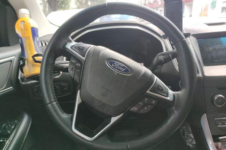 Used Ford Edge 2018 EcoBoost 245 Two-Wheel-Drive Titanium 7-Seater China V Standard Steering Wheel