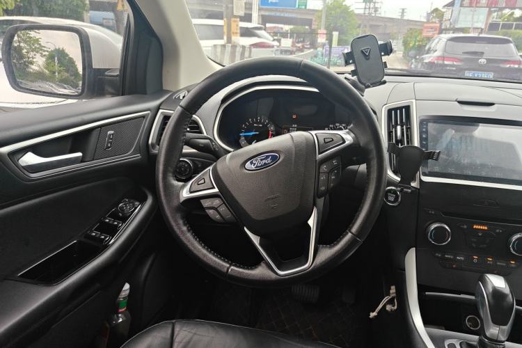 Used Ford Edge 2018 EcoBoost 245 Two-Wheel-Drive Platinum Edition 5 Seats Steering Wheel