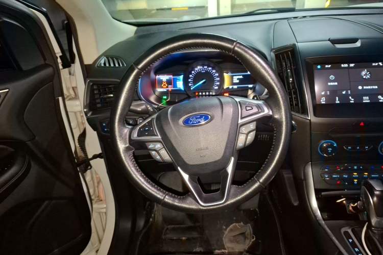 Used Ford Edge 2018 EcoBoost 245 Two-Wheel-Drive Titanium 7-Seater China V Standard Steering Wheel