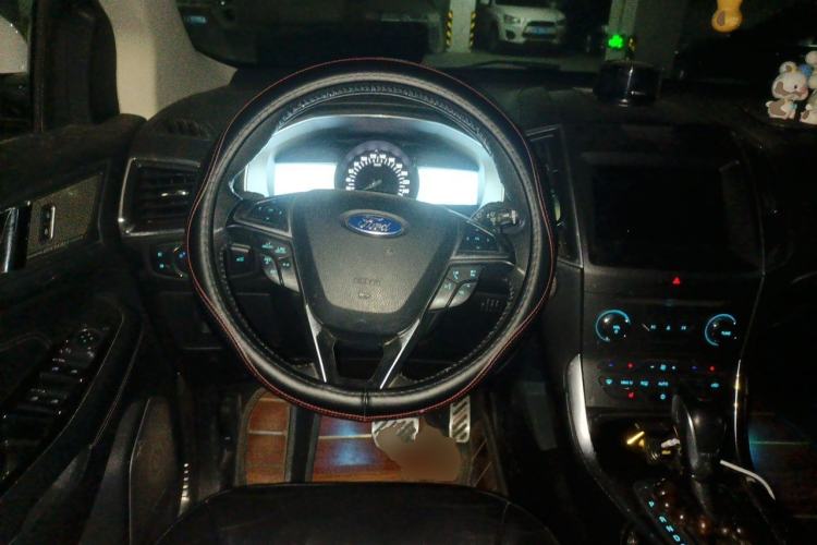 Used Ford Edge 2018 EcoBoost 245 Four-Wheel Drive Titanium 7-Seater Steering Wheel