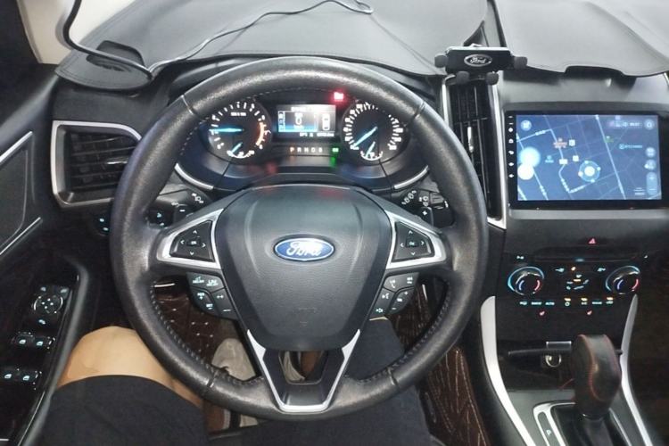 Used Ford Edge 2018 EcoBoost 245 Two-Wheel-Drive Platinum Edition 5 Seats Steering Wheel