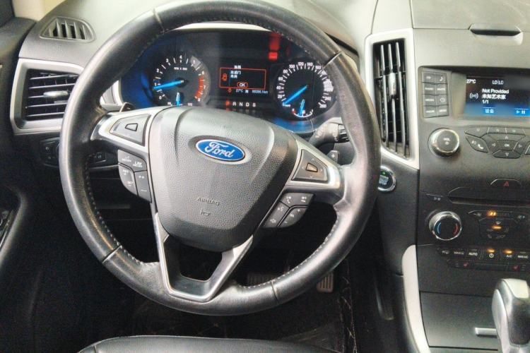 Used Ford Edge 2018 EcoBoost 245 Two-Wheel-Drive Platinum Edition 5 Seats Steering Wheel