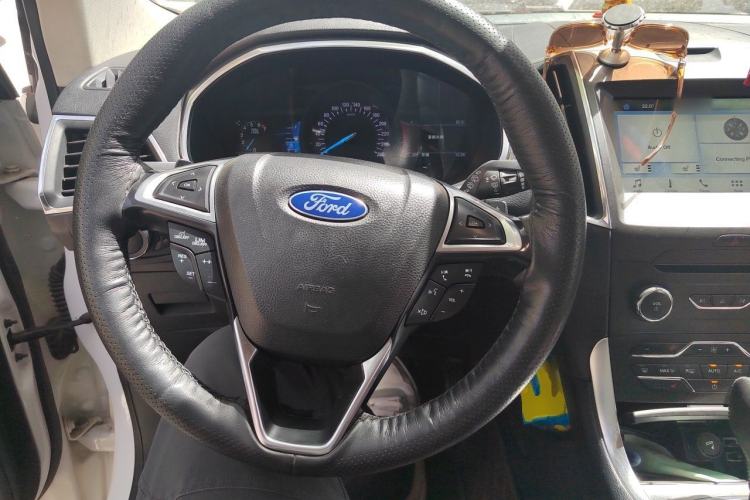 Used Ford Edge 2018 EcoBoost 245 Two-Wheel-Drive Titanium 7-Seater China V Standard Steering Wheel