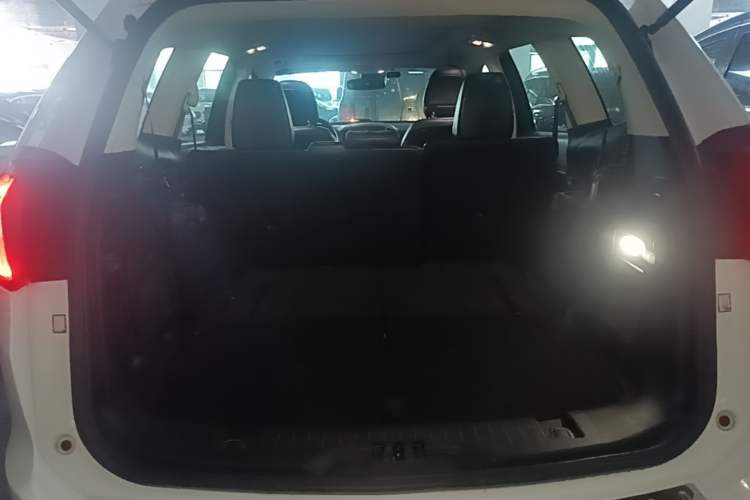 Used Ford Edge 2018 EcoBoost 245 Two-Wheel-Drive Platinum Edition 7-Seater China V Emission Standard Trunk