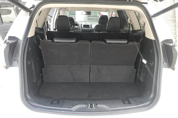 Used Ford Edge 2018 EcoBoost 245 Four-Wheel Drive Titanium 7-Seater Trunk