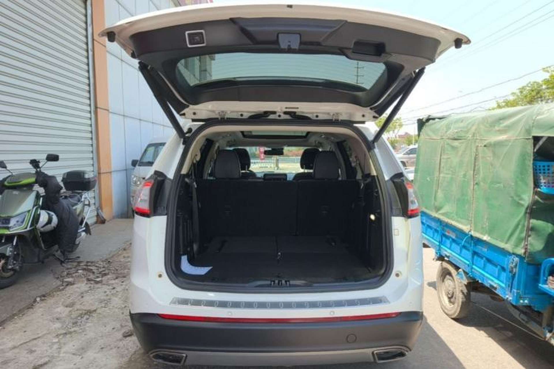 Used Ford Edge 2018 EcoBoost 245 Two-Wheel-Drive Titanium 7-Seater China V Standard Trunk