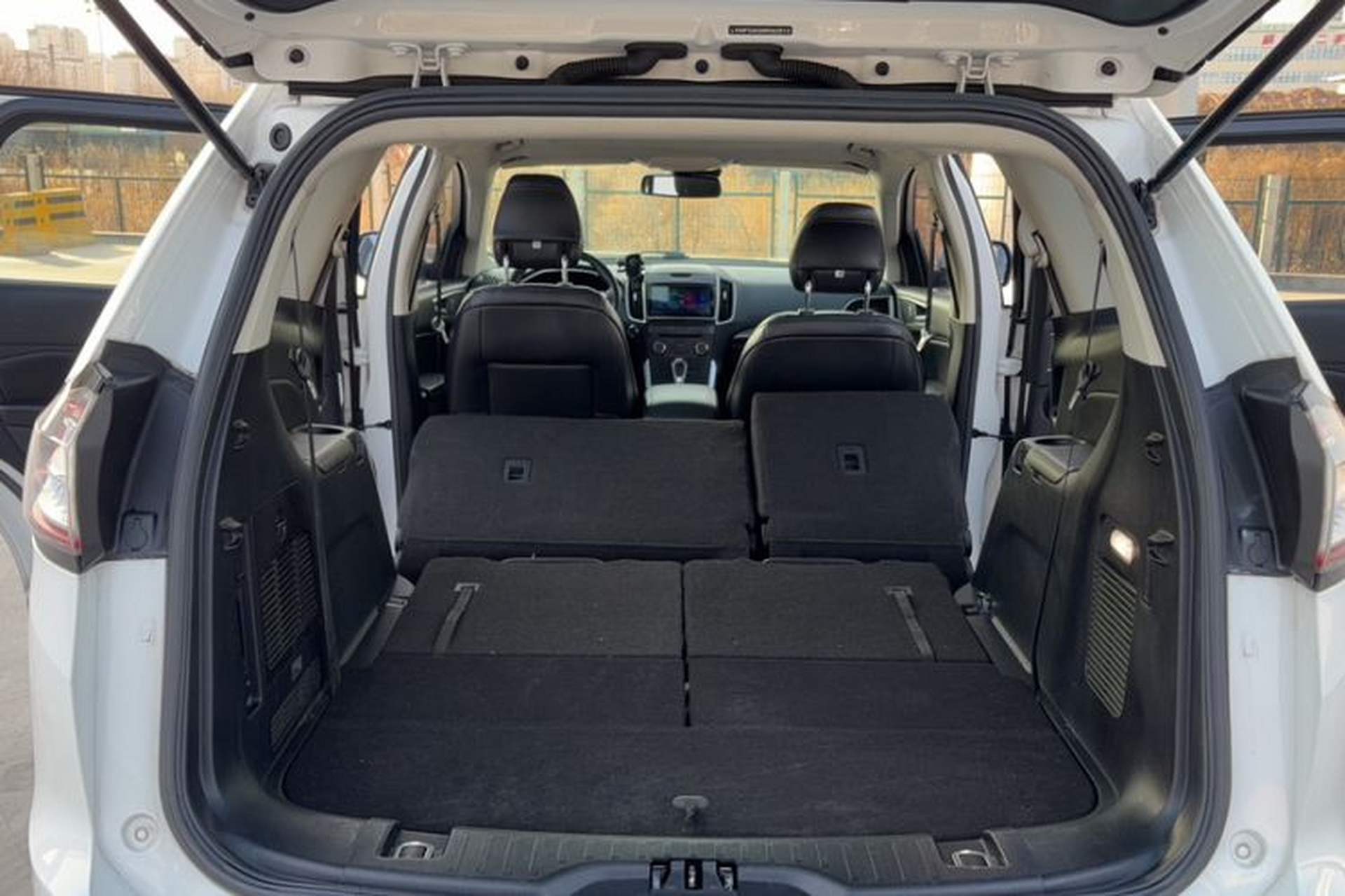 Used Ford Edge 2018 EcoBoost 245 Two-Wheel-Drive Platinum Edition 7-Seater China V Emission Standard Trunk