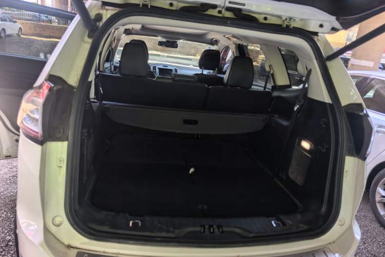 Used Ford Edge 2018 EcoBoost 245 Four-Wheel Drive Titanium 7-Seater Trunk