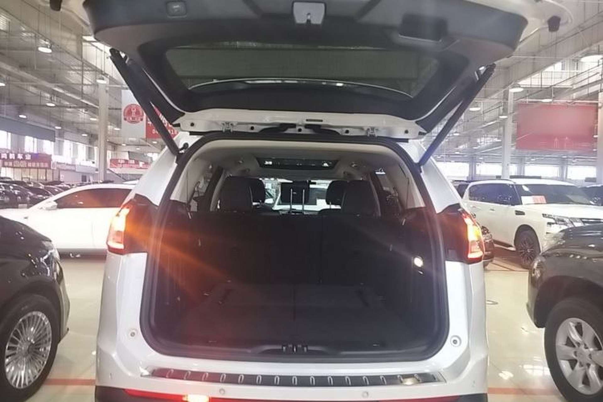 Used Ford Edge 2018 EcoBoost 245 Two-Wheel-Drive Titanium 7-Seater China V Standard Trunk