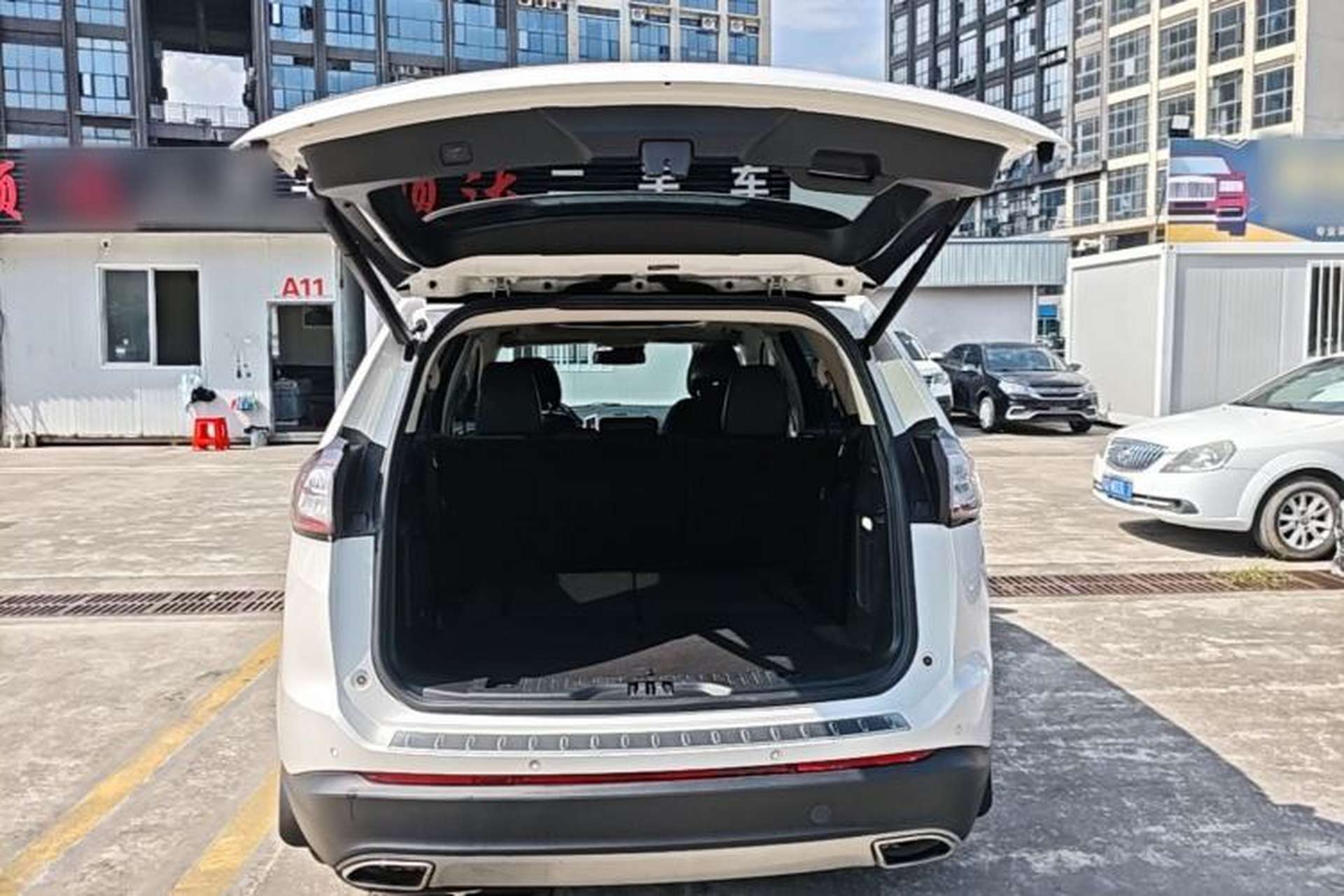 Used Ford Edge 2018 EcoBoost 245 Two-Wheel-Drive Titanium 7-Seater China V Standard Trunk