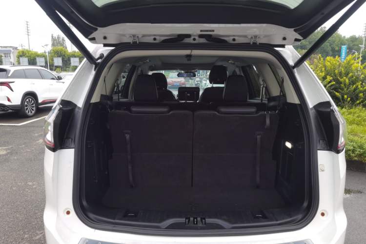 Used Ford Edge 2018 EcoBoost 245 Two-Wheel-Drive Titanium 7-Seater China V Standard Trunk