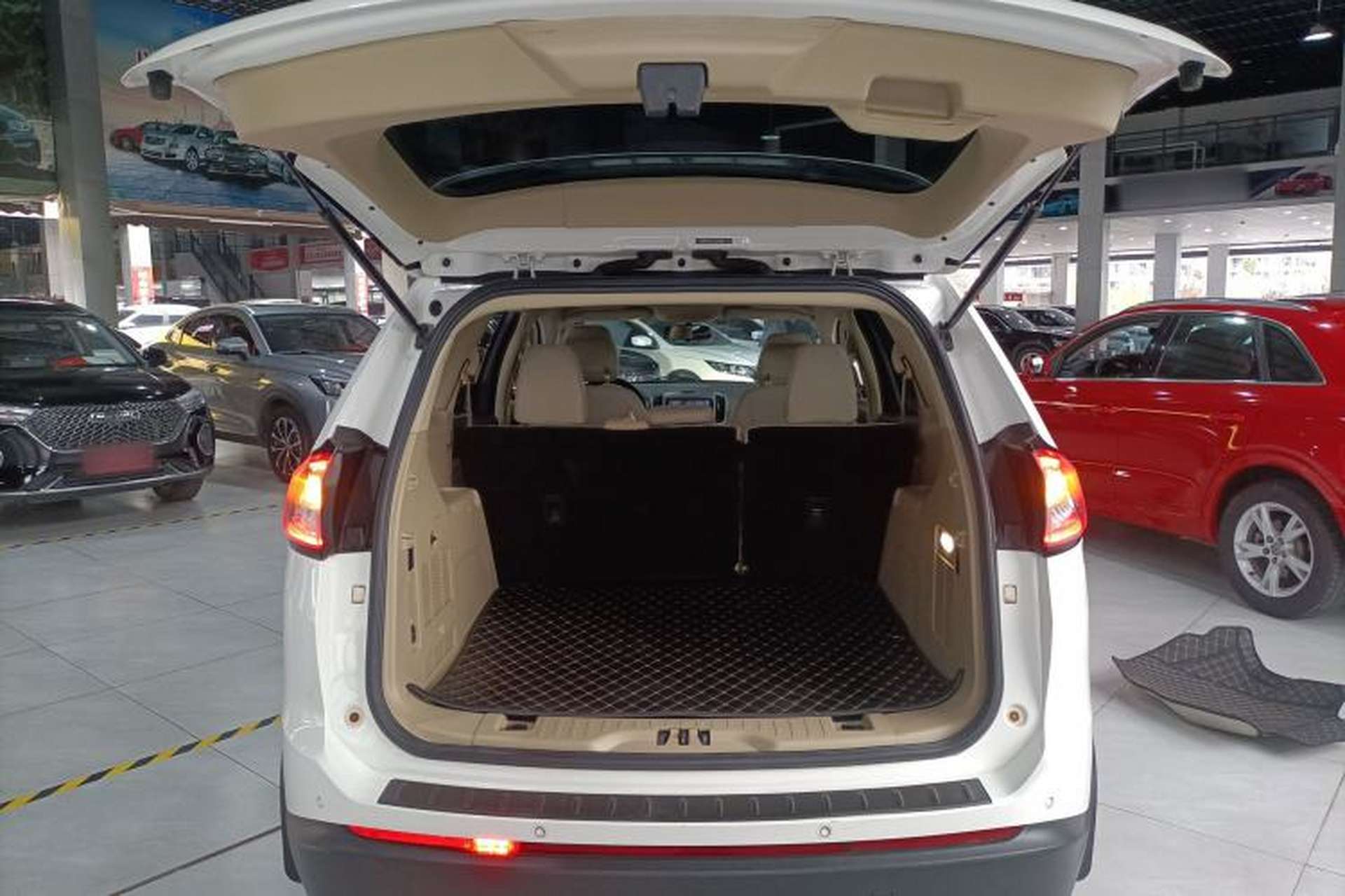 Used Ford Edge 2018 EcoBoost 245 Two-Wheel-Drive Titanium 5-Seater China V Standard Trunk