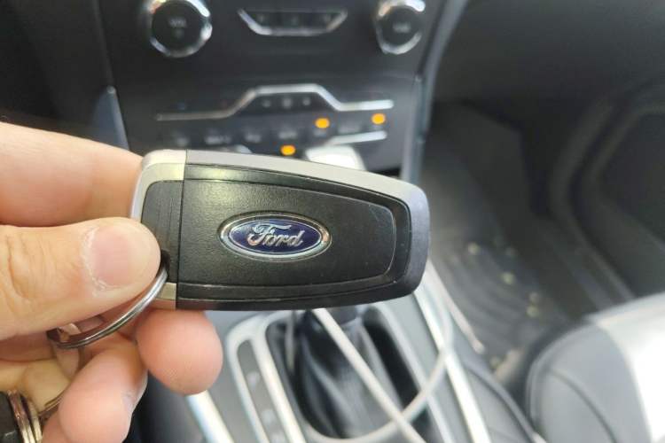 Used Ford Edge 2018 EcoBoost 245 Two-Wheel-Drive Titanium 7-Seater China V Standard Vehicle Key