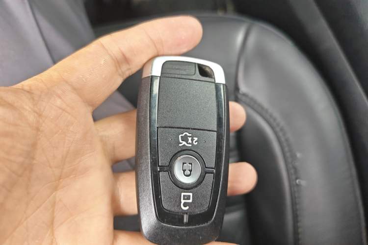 Used Ford Edge 2018 EcoBoost 245 Two-Wheel-Drive Titanium 7-Seater China V Standard Vehicle Key