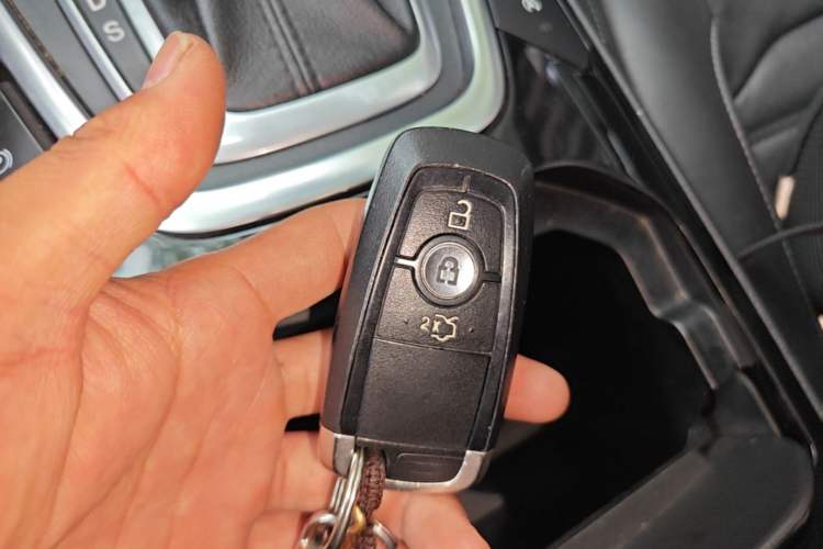 Used Ford Edge 2018 EcoBoost 245 Four-Wheel Drive Titanium 7-Seater Vehicle Key